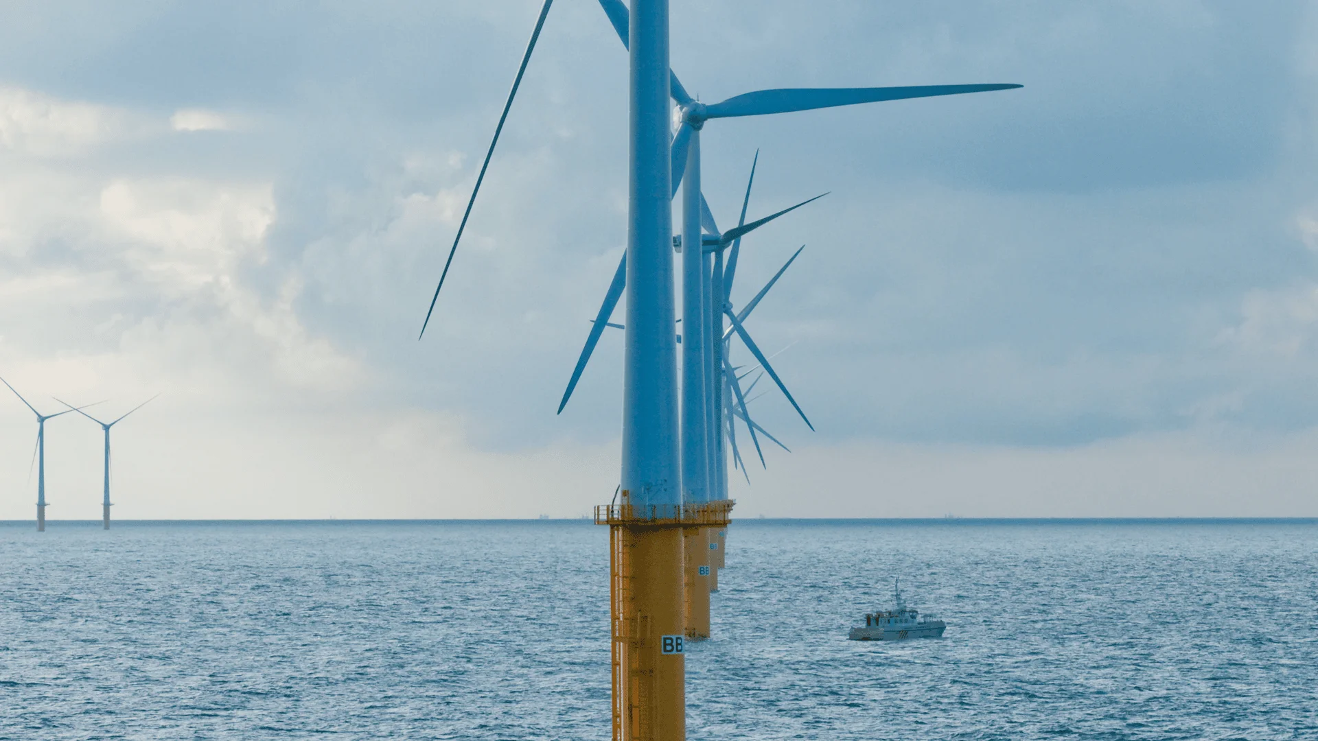 offshore wind farm and vessel