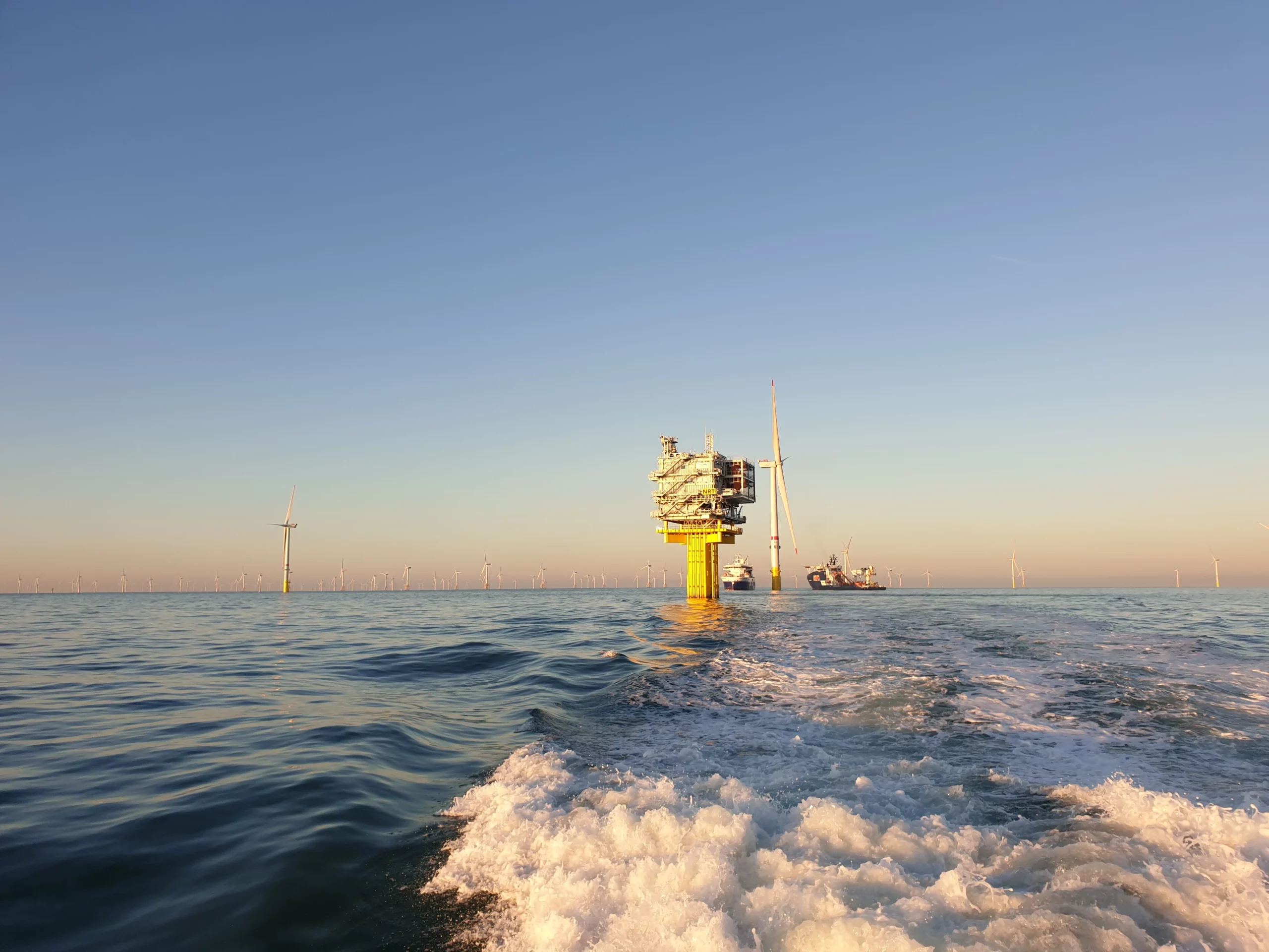 offshore wind farm with vessels and substation